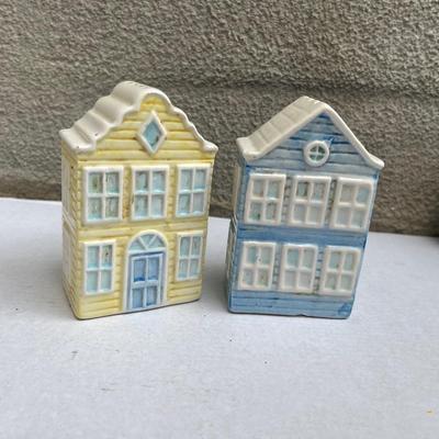 Set of house shakers