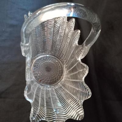 LOT 24  GLASS BASKET WITH A FEATHER PATTERN