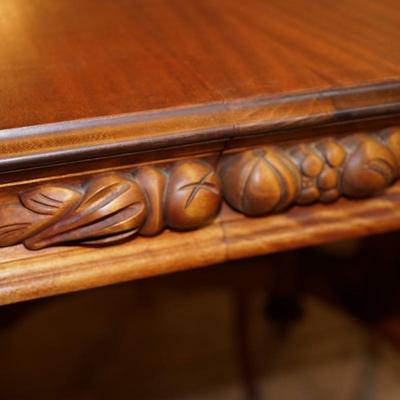 EARLY 20TH CENTURY RESTORED MAHOGANY DINING TABLE W/ FOUR CHAIRS OF CARVED GRAPES