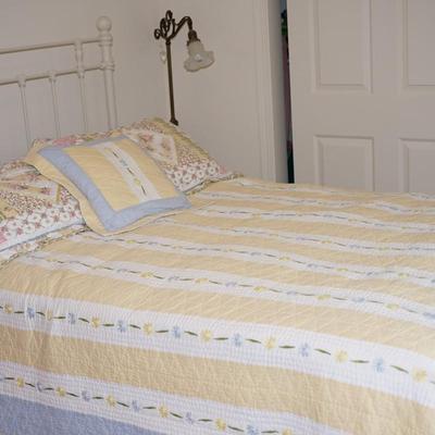 POTTERY BARN WHITE METAL REPRODUCTION FARMHOUSE BED /CURVED FANCY FOOTBOARD