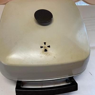 Vintage Westbend Sensa Electric Buffet Fry Pan Skillet