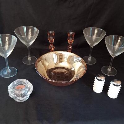 LOT 72  COLLECTION OF VINTAGE SERVEWARE AND DECOR