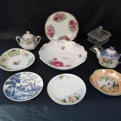 LOT 73  ASSORTMENT OF VINTAGE FINE CHINA PIECES AND A GLASS CANDY DISH WITH LID