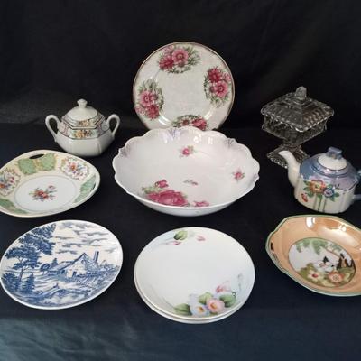 LOT 73  ASSORTMENT OF VINTAGE FINE CHINA PIECES AND A GLASS CANDY DISH WITH LID