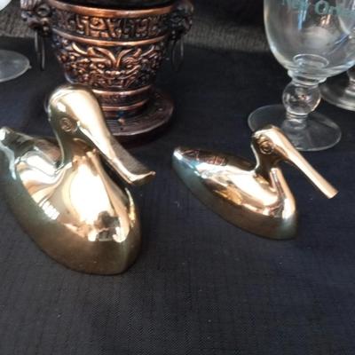 LOT 76  BRASS DUCKS, S'MORES MAKER AND 6 TALL GLASSES