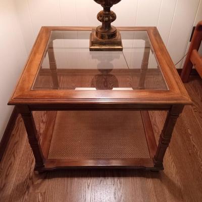 LOT 83  TWO TIER COFFEE TABLE, MATCHING END TABLE AND LAMP