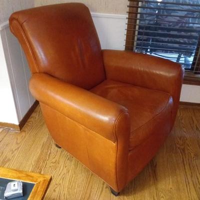 LOT 86  ARMED LEATHER LOUNGE CHAIR WITH OTTOMAN