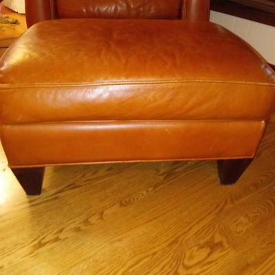 LOT 86  ARMED LEATHER LOUNGE CHAIR WITH OTTOMAN