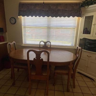 Round kitchen table 