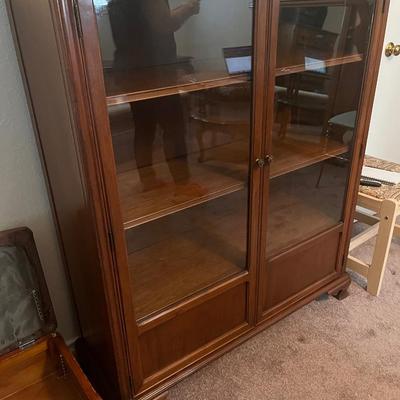 glass cabinet 