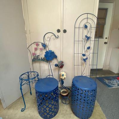 Blue yard dÃ©cor 