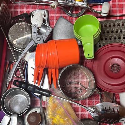 silverware and kitchen utensils