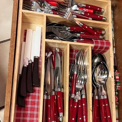 silverware and kitchen utensils