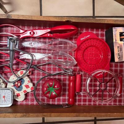 silverware and kitchen utensils