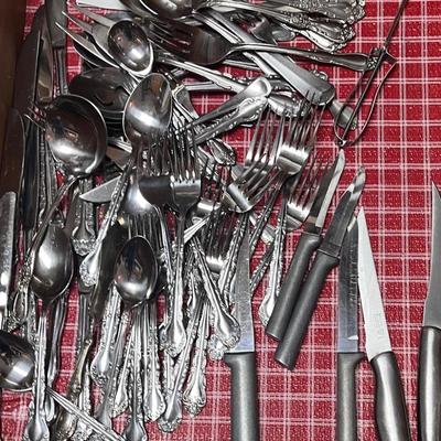 silverware and kitchen utensils