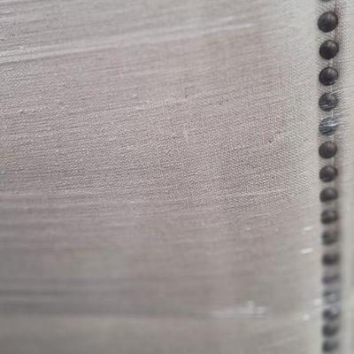 Bed 3 Close up
Queen linen blend Lisa bed with nailheads platform style with side rails and slats
Luxury brand NOT Wayfair
Queen,...