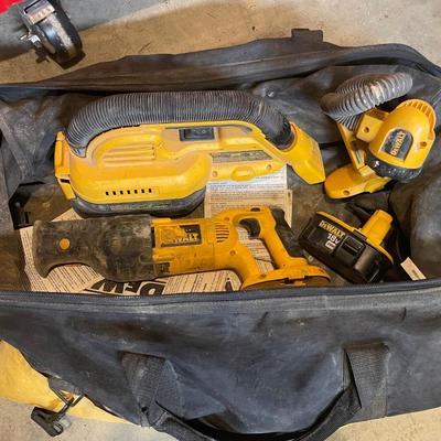 Dewalt Cordless Toolset. Vacuum, SawZall, Flashlight, One Battery, No Charger