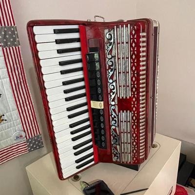 Player 4 voice Accordion , base, PDA, built in blower