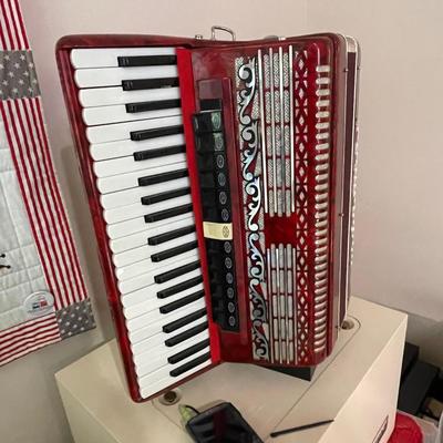 Player 4 voice Accordion , base, PDA, built in blower