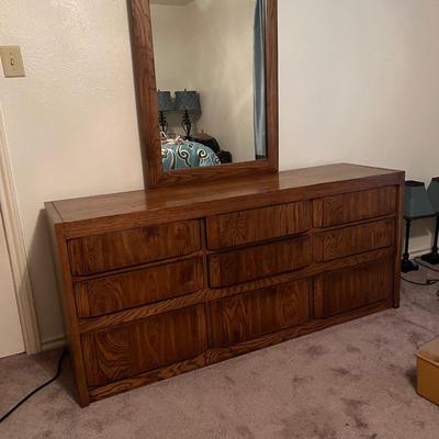 Dresser w/mirror