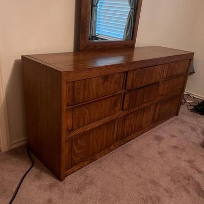 Dresser w/mirror