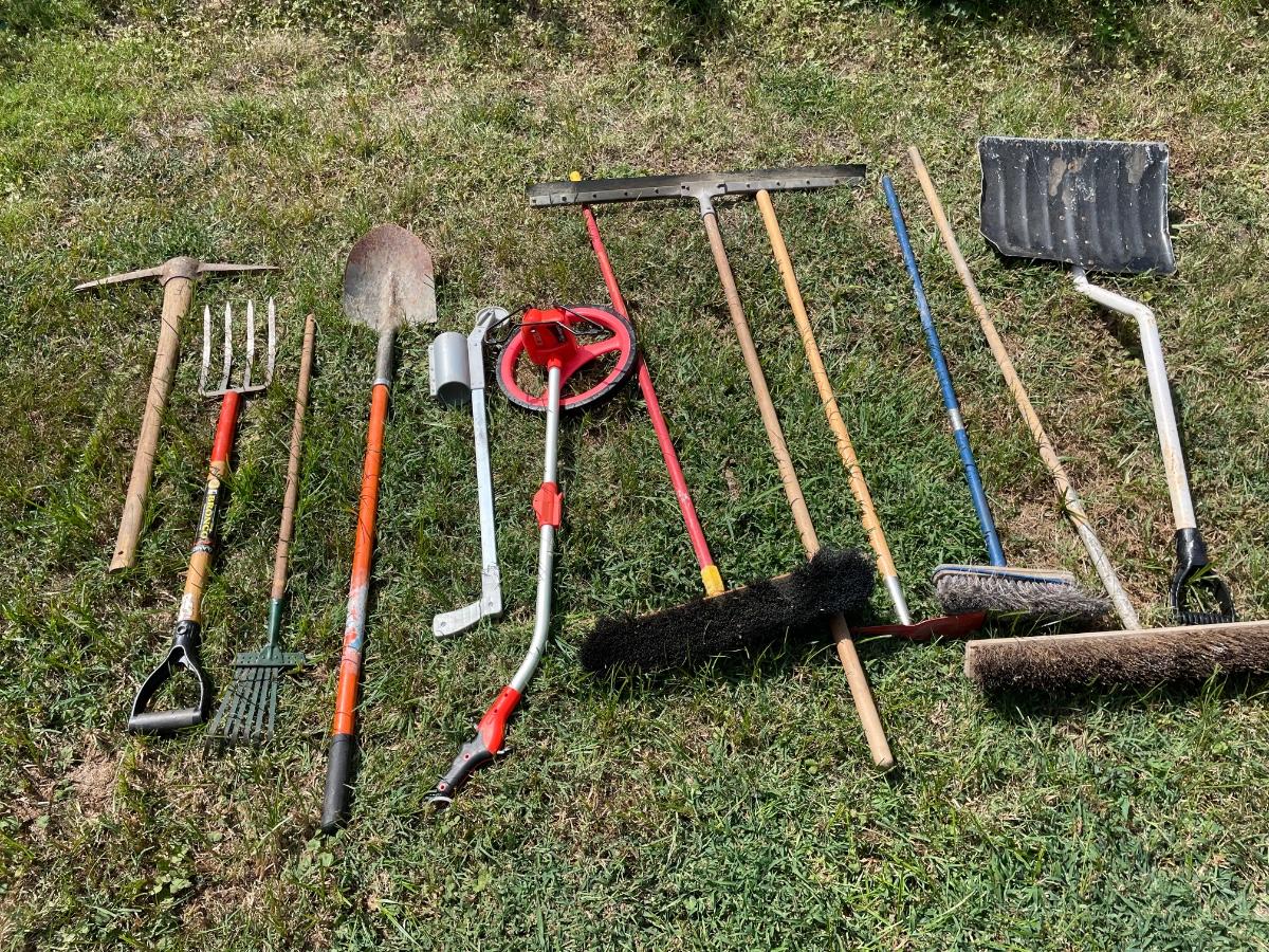 Lot 2 Lawn and Garden Tools