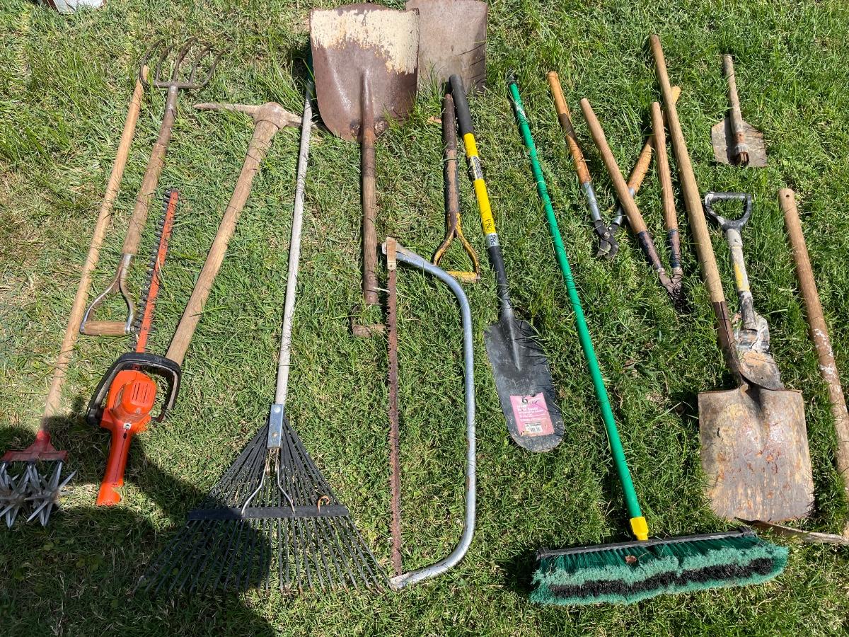 Lot 3 Lawn and Garden Tools