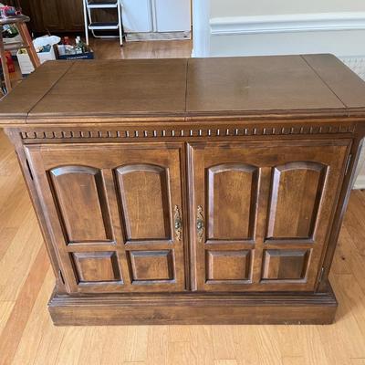 Ethan Allen Serving Buffet. Great Condition. Measures 42w x 21d x 33.5h