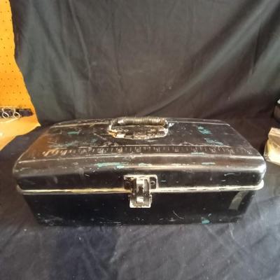 LOT 12 DREMMEL MOTOTOOL-GLUEGUN-METAL TOOLBOX