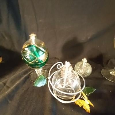 LOT 15 OIL LAMPS AND MIRROR