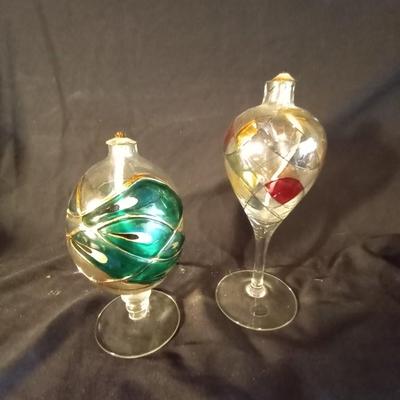 LOT 15 OIL LAMPS AND MIRROR