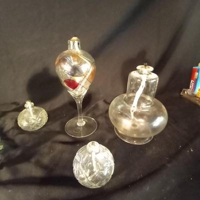 LOT 15 OIL LAMPS AND MIRROR