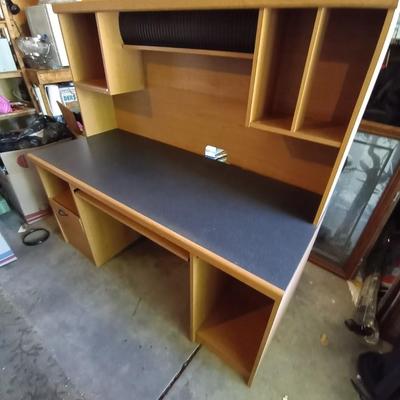 LOT 17 COMPUTER DESK