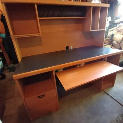 LOT 17 COMPUTER DESK
