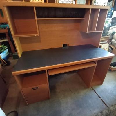LOT 17 COMPUTER DESK