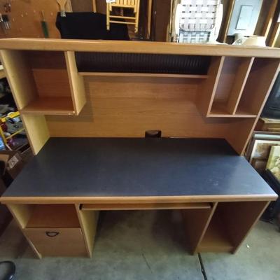 LOT 17 COMPUTER DESK