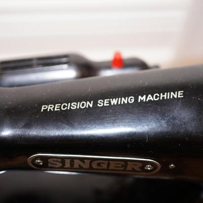 VINTAGE SINGER TABLE TOP SEWING MACHINE "PRECISION" MODEL /WITH CASE