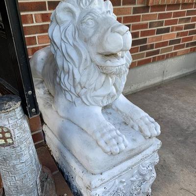 Set of vintage cement sitting /lying lions on their own rectangle pedestal's