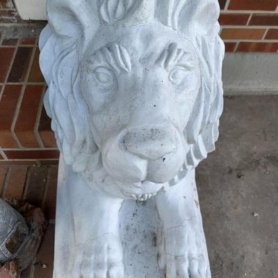 Set of vintage cement sitting /lying lions on their own rectangle pedestal's