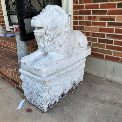 Set of vintage cement sitting /lying lions on their own rectangle pedestal's
