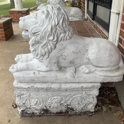 Set of vintage cement sitting /lying lions on their own rectangle pedestal's