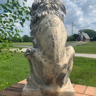 Nice pair of cement / concrete sitting lions with a set of cement/concrete balls ( 4 piece set)