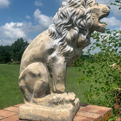 Nice pair of cement / concrete sitting lions with a set of cement/concrete balls ( 4 piece set)