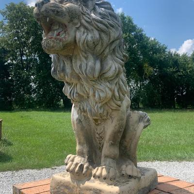 Nice pair of cement / concrete sitting lions with a set of cement/concrete balls ( 4 piece set)
