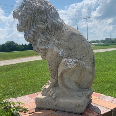 Nice pair of cement / concrete sitting lions with a set of cement/concrete balls ( 4 piece set)