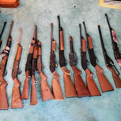 Daisy Red Ryder BB Gun and More     (GR-JM)