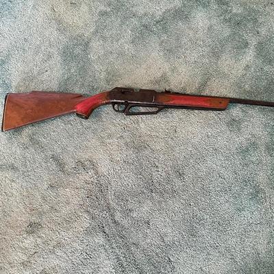Daisy Red Ryder BB Gun and More     (GR-JM)