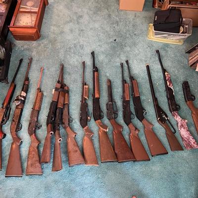 Daisy Red Ryder BB Gun and More     (GR-JM)