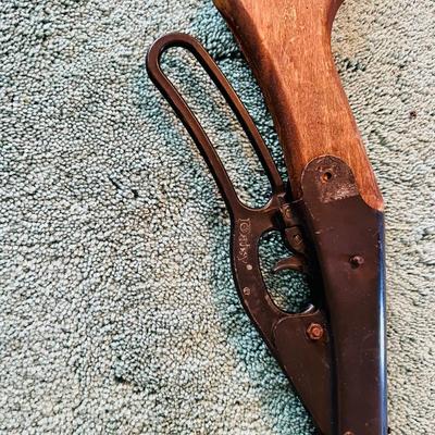 Daisy Red Ryder BB Gun and More     (GR-JM)