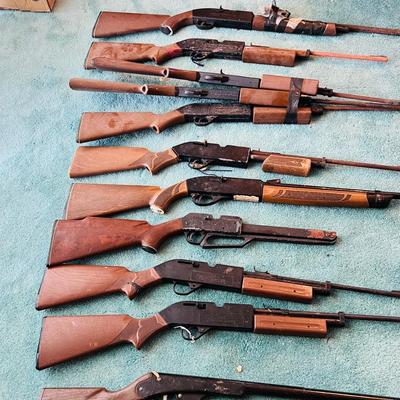 Daisy Red Ryder BB Gun and More     (GR-JM)